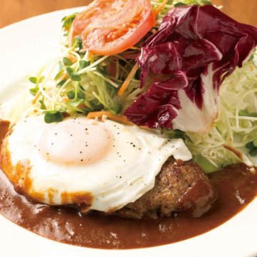 3半熟卵のせハンバーグ